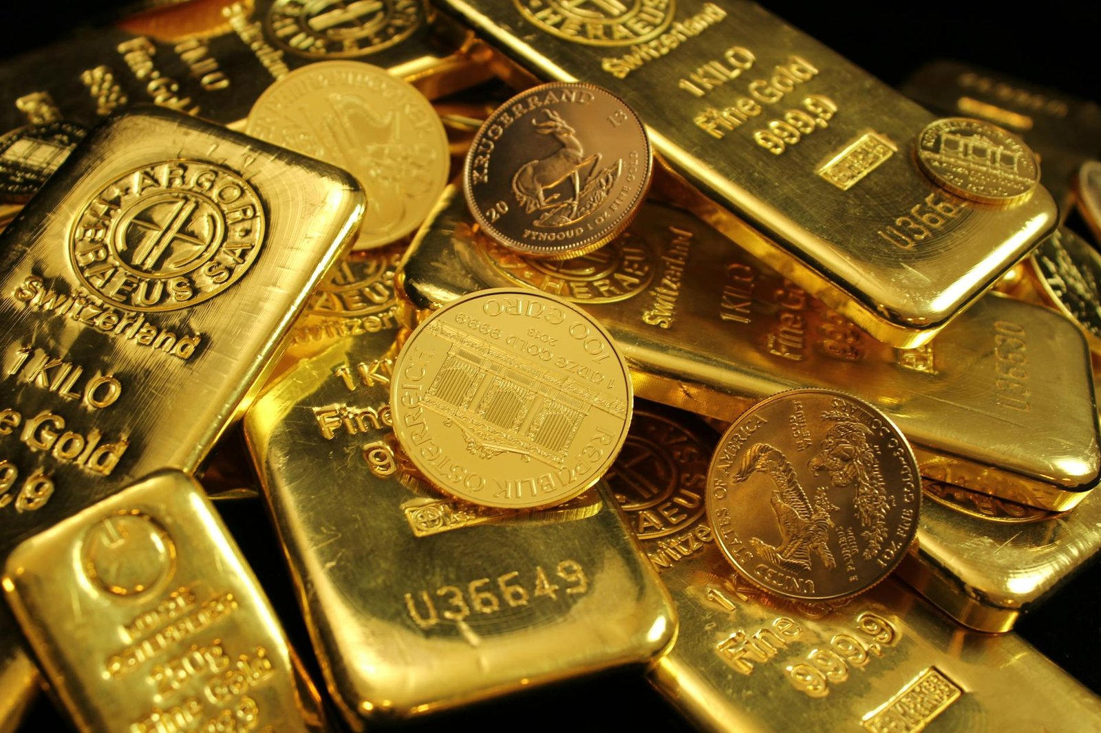 Best Gold Dealers Compared: APMEX, JM Bullion, SD Bullion