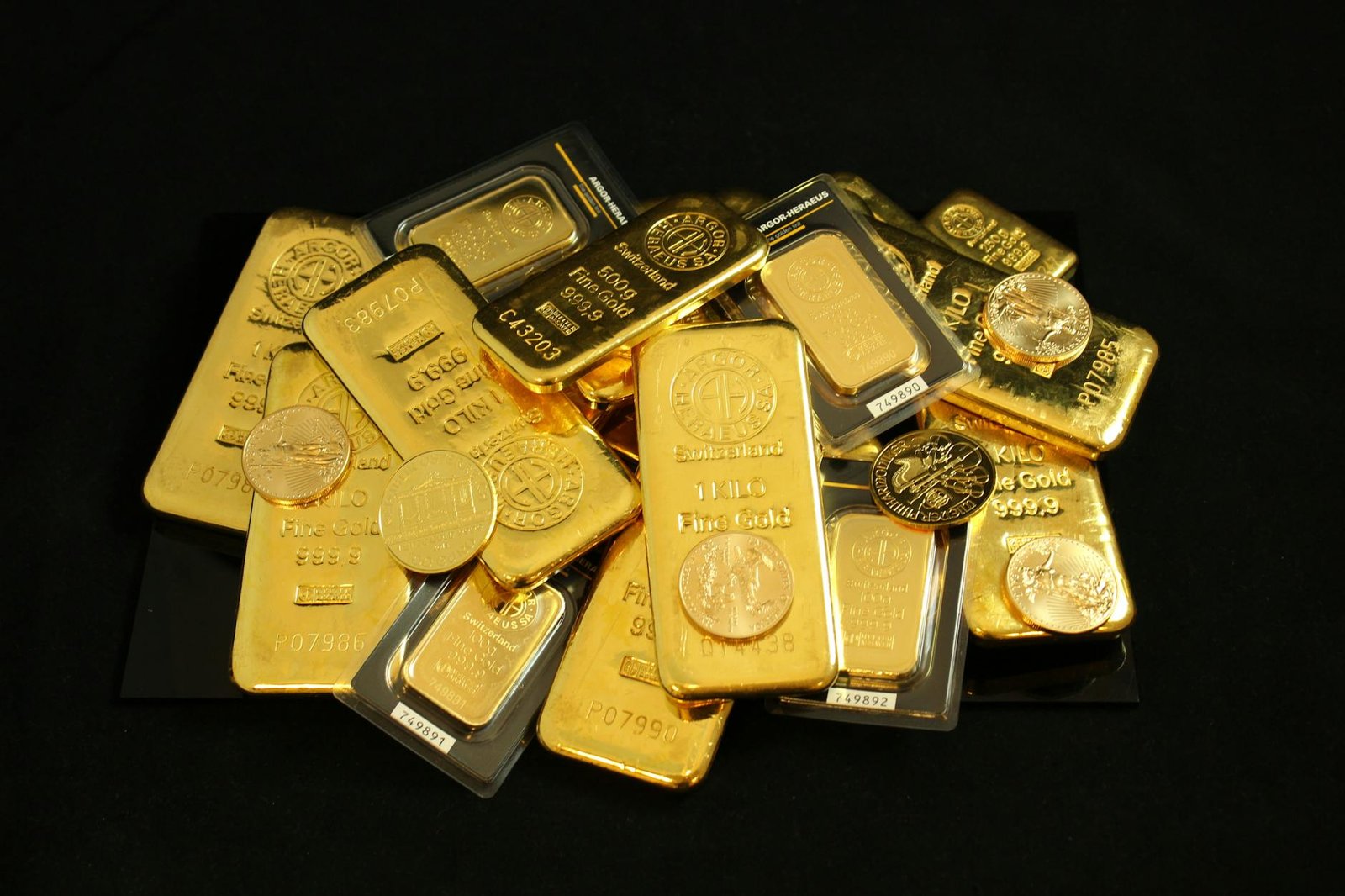 Gold vs Bitcoin: Which Is the Better Store of Value?